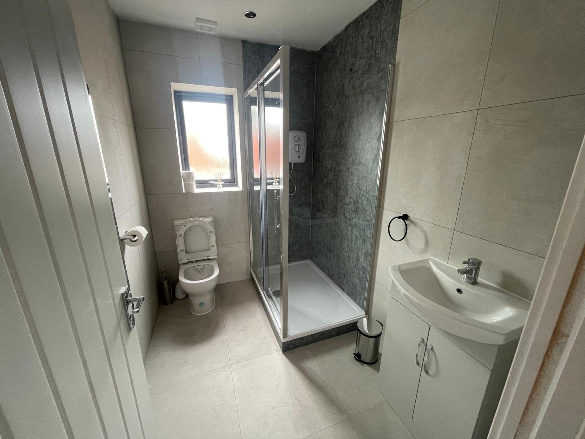 Sapphire Premier W/secure Parking Apartment Cardiff